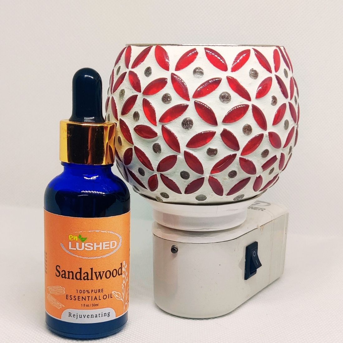 Pure and natural Sandalwood Essential Oil for Rejuvenation, Skin Benefits and Aromatherapy